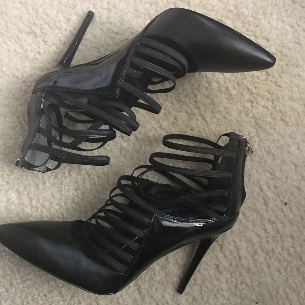 black strappy Kenneth Cole heels - Picture 2 of 4
